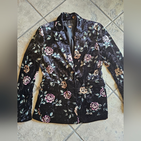 Floral Print Velvet Jacket - Picture 8 of 15
